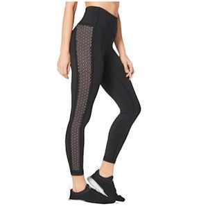 Lululemon Colour Me Quick 7/8 Tight 25"
B&W Excellent Like new condition size 8